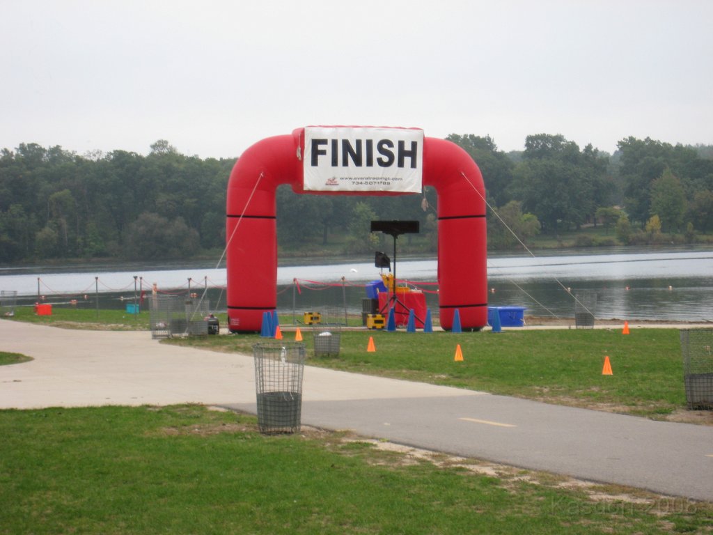 Kensington Challenge 15K 2008-09 009.jpg - With any luck I will make it under the arch in a couple more hours.